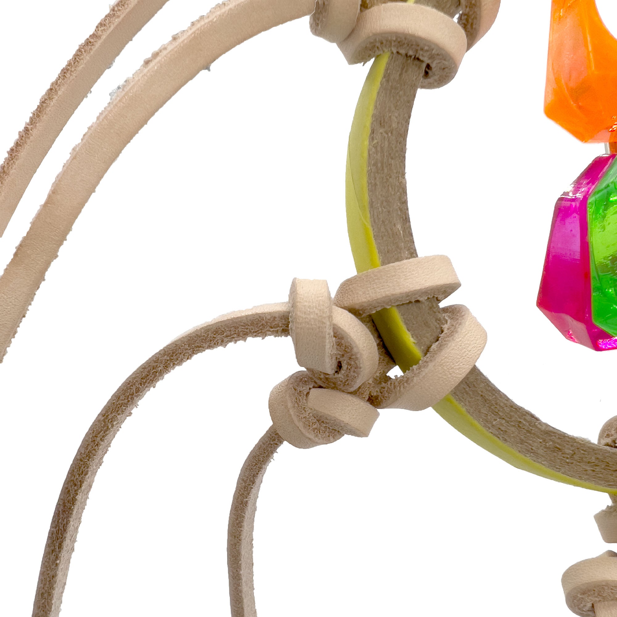 1089 Leather Donut Chewer